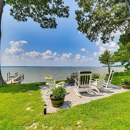 Waterfront Gloucester Cottage With Private Boat Dock